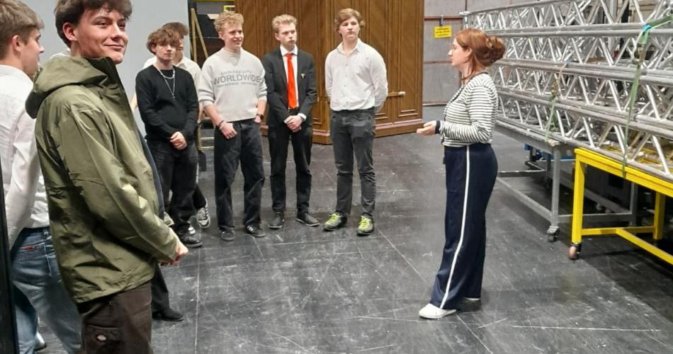 Zeitgeschichte auf der Bühne