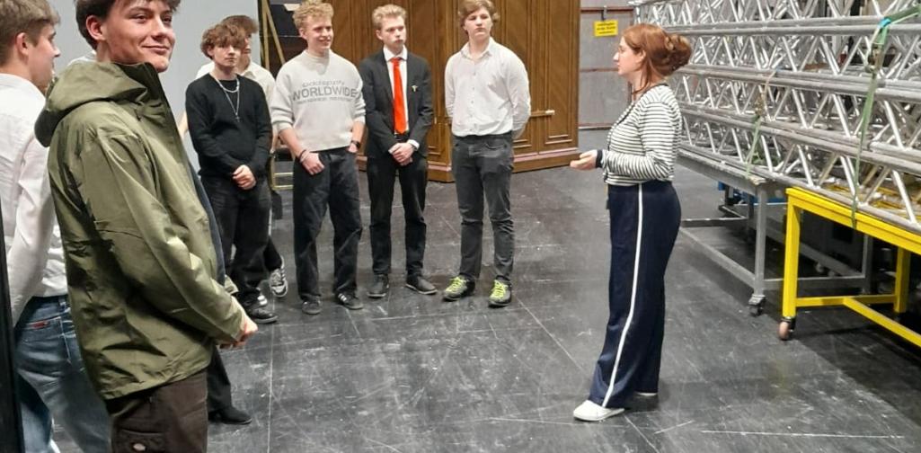 Zeitgeschichte auf der Bühne Zeitgeschichte auf der Bühne